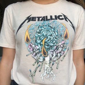 METALLICA GRAPHIC BAND TEE